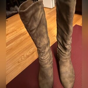 Global Win brown boots size 8. Excellent used condition.